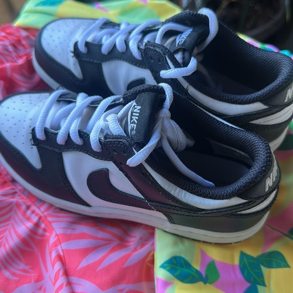 Nike Kids Black and White Sneakers - Picture 3 of 4